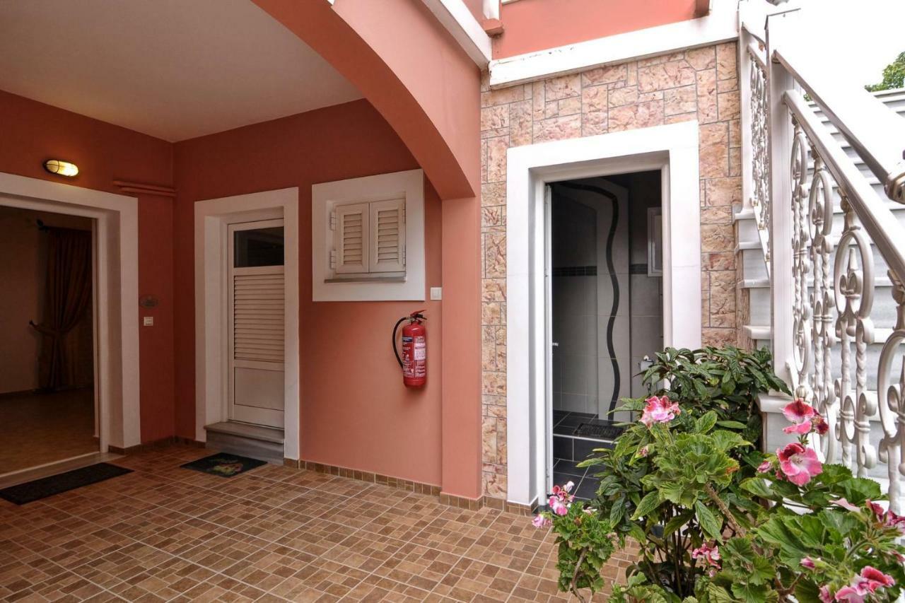 Angela Pool Apartments อายีโอส เยออร์ยิโอส ปากอน ภายนอก รูปภาพ